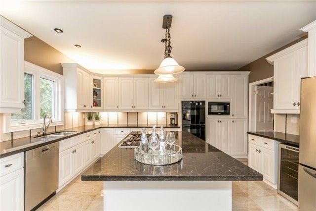 856 Wildrush Pl, Newmarket, L3X1L7 | Image 3