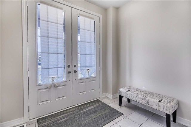 625 Sweetwater Cres, Newmarket, L3X0H5 | Image 3