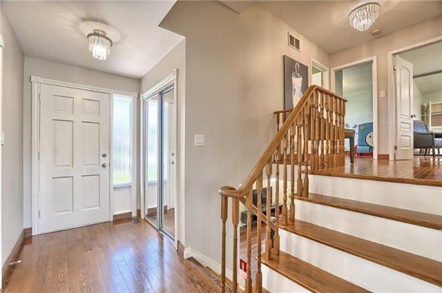 40 Delta Cres, East Gwillimbury, L9N1G4 | Image 2