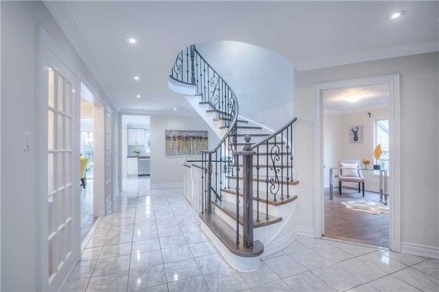 741 Shanahan Blvd, Newmarket, L3X1P8 | Image 2