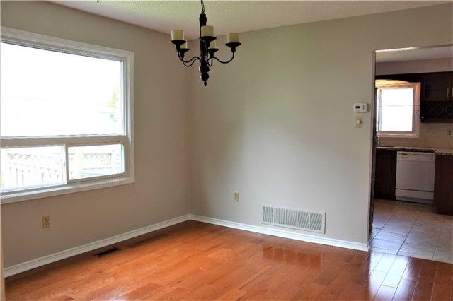 337 Bristol Rd, Newmarket, L3Y8A1 | Image 3