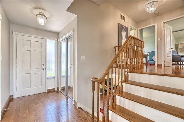 40 Delta Cres, East Gwillimbury, L9N1G4 | Image 2