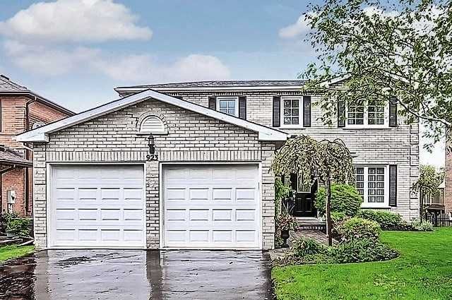 923 Leslie Valley Dr, Newmarket, L3Y7G3 | Image 2