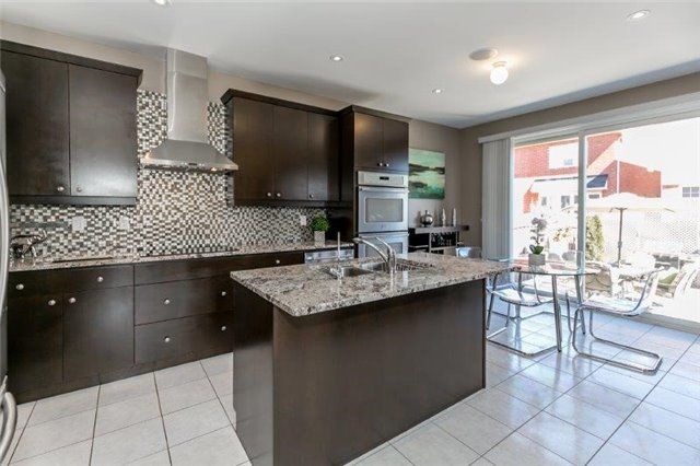 78 Bulmer Cres, Newmarket, L3X3K1 | Image 2