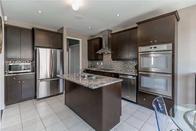 78 Bulmer Cres, Newmarket, L3X3K1 | Image 3