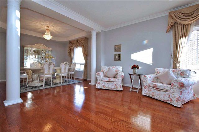 77 Frank Endean Rd, Richmond Hill, L4S1X2 | Image 2