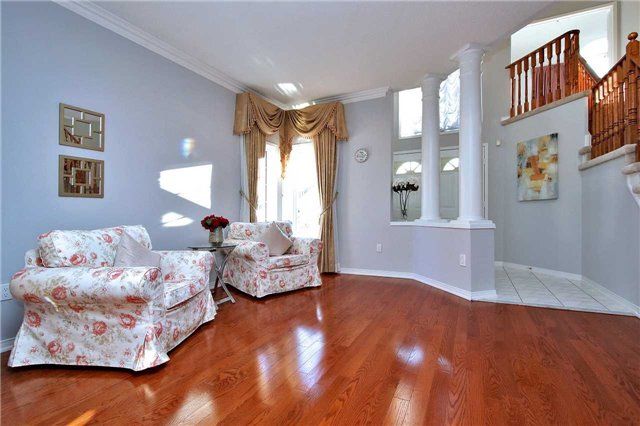 77 Frank Endean Rd, Richmond Hill, L4S1X2 | Image 3