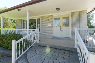 Detached House sold at 93 Clark Avenue, Markham, Ontario, L3T1S7 - Thornhill - MLS: N3832393