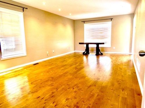 164 Gail Parks Cres, Newmarket, L3X3C1 | Image 2