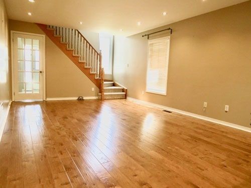 164 Gail Parks Cres, Newmarket, L3X3C1 | Image 3