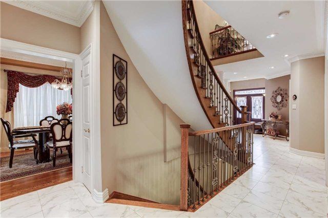 333 Weldrick Rd E, Richmond Hill, L4C8L6 | Image 3