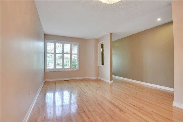 17 Ambercroft St, Markham, L6E1L4 | Image 2