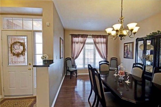 7 Wilcliff Crt, Markham, L6E2E5 | Image 2