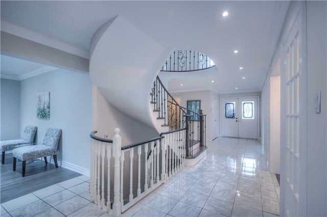 741 Shanahan Blvd, Newmarket, L3X1P8 | Image 3