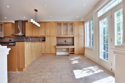 18 Sunrise Ridge Tr, Whitchurch-Stouffville, L4A0C9 | Image 3