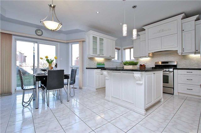 77 Frank Endean Rd, Richmond Hill, L4S1X2 | Image 2