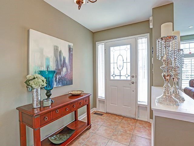 27 Treasure Rd, Vaughan, L6A2Y7 | Image 2