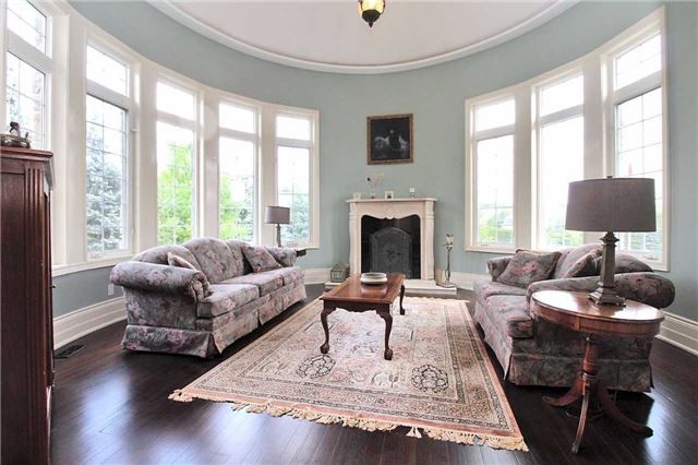 19 Wolf Run Crt, Whitchurch-Stouffville, L4A2L4 | Image 3