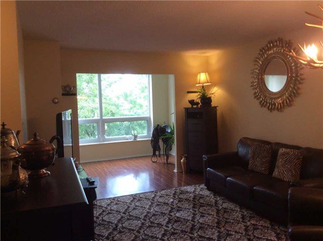 511 - 326 Major Mackenzie Dr E, Richmond Hill, L4C1J3 | Image 3