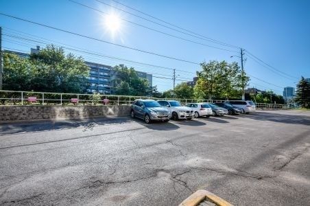 31D - 7398 Yonge St, Vaughan, L4J1V8 | Image 3
