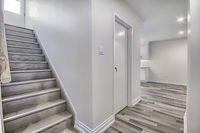 770 Queen (Lower) St, Newmarket, L3Y 2J5 | Image 3