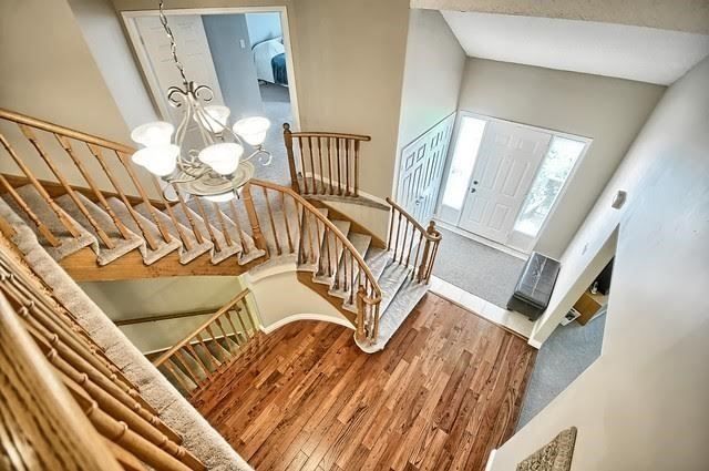 14 Laurwood Crt, Aurora, L4G5C2 | Image 3