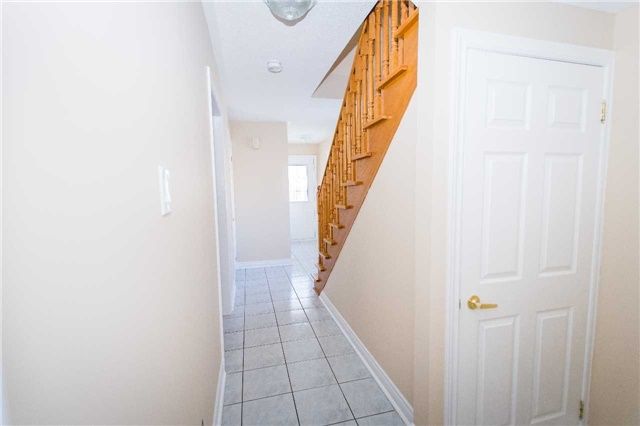 50 Widdifield Ave, Newmarket, L3X1Z4 | Image 3