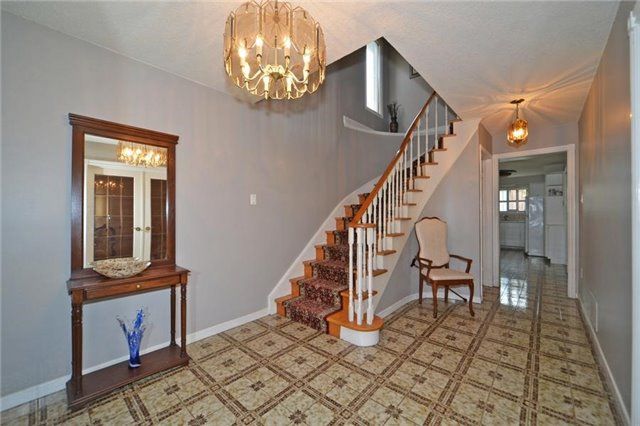 93 Tall Grass Tr, Vaughan, L4L 353 | Image 2