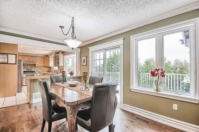 923 Leslie Valley Dr, Newmarket, L3Y7G3 | Image 2