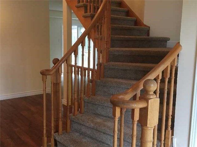 14 Laurwood Crt, Aurora, L4G5C2 | Image 2