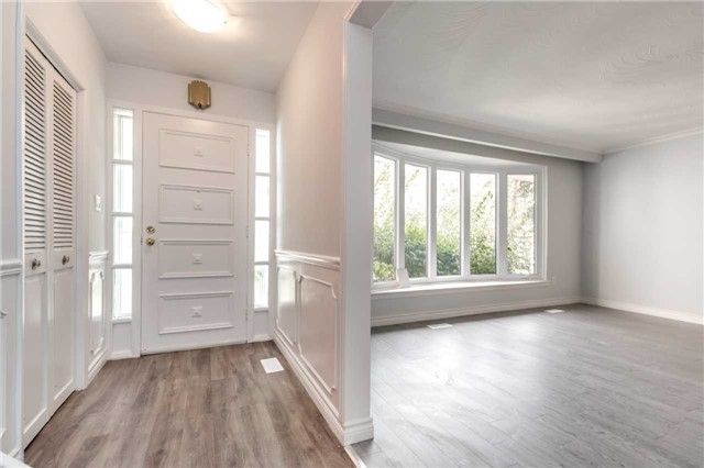 6 Willowgate Dr, Markham, L3P1G2 | Image 2