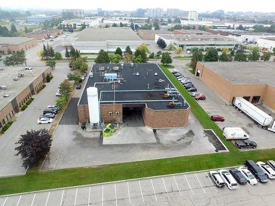 30 Sims Cres, Richmond Hill, L4B 2N9 | Image 2