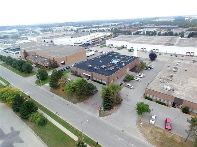 30 Sims Cres, Richmond Hill, L4B 2N9 | Image 3