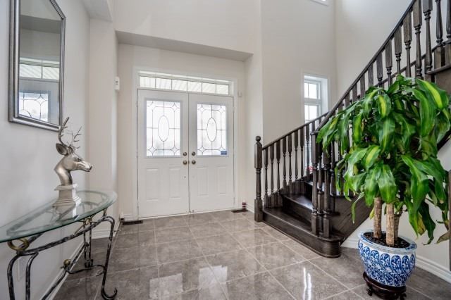 1165 Blencowe Cres, Newmarket, L3X0A9 | Image 2