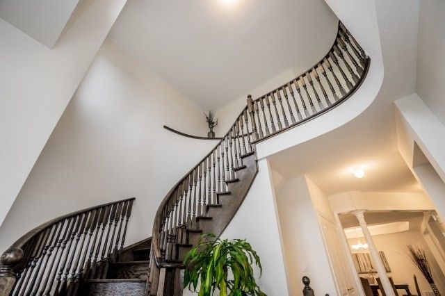 1165 Blencowe Cres, Newmarket, L3X0A9 | Image 3