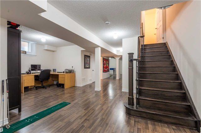 25 Copeland Cres, Innisfil, L0L1L0 | Image 2