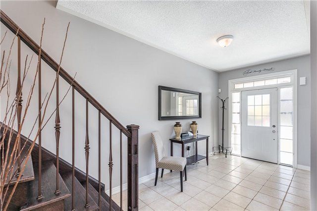 86 Donald Stewart Cres, East Gwillimbury, L0G1M0 | Image 2