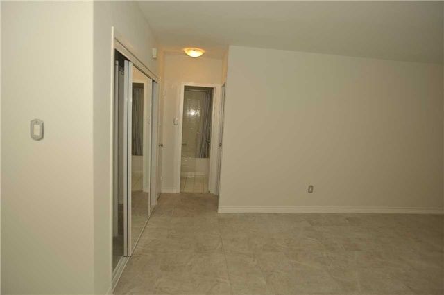 # 607 - 67 Richmond St, Richmond Hill, L4C3Y3 | Image 3