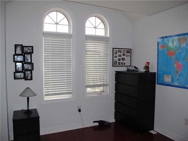 8 James Glover Dr, Markham, L6C0W1 | Image 2