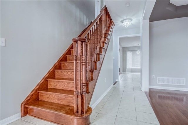 18 Myron St, Whitchurch-Stouffville, L4A0M1 | Image 2