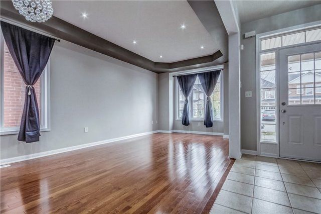 18 Myron St, Whitchurch-Stouffville, L4A0M1 | Image 3