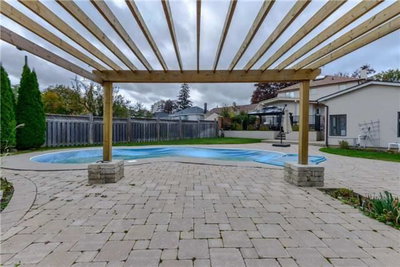Detached House sold at 71 Hawman Avenue, Vaughan, Ontario, L4L1S3 - Vaughan Grove - MLS: N3972056