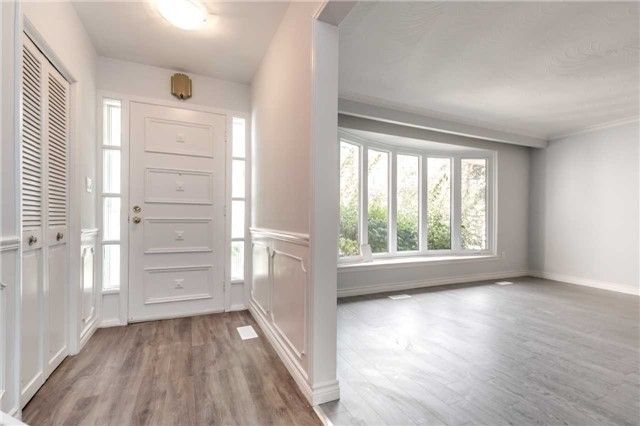 6 Willowgate Dr, Markham, L3P1G2 | Image 2