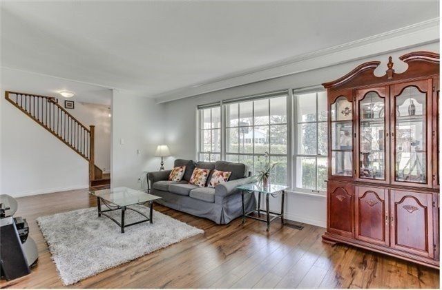 126 Sherwood Forest Dr, Markham, L3P1R1 | Image 3