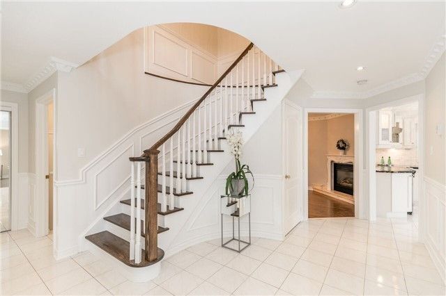 133 Arten Ave, Richmond Hill, L4C9Y3 | Image 2