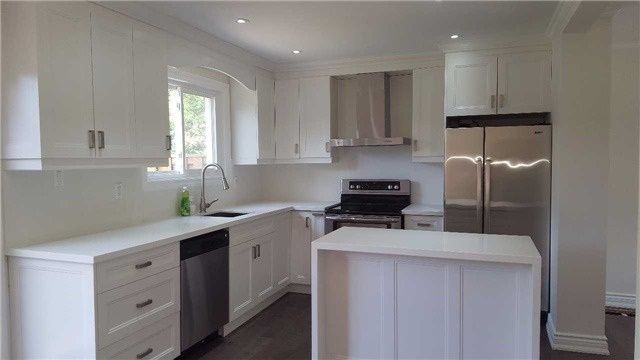 789 Elgin St, Newmarket, L3Y3B9 | Image 2