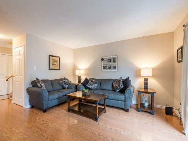 405 Maplegrove Ave, Bradford West Gwillimbury, L3Z1V8 | Image 2