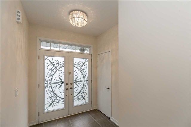 12 Sand Hill Mews, Vaughan, L6A4Y4 | Image 2