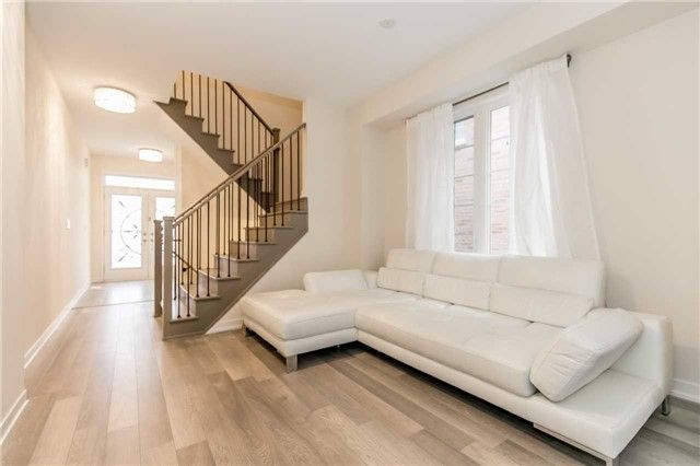 12 Sand Hill Mews, Vaughan, L6A4Y4 | Image 3