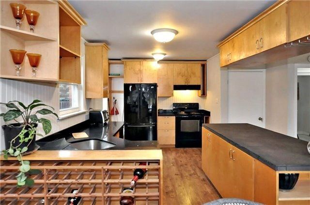 Unit B - 24 Gentry Cres, Richmond Hill, L4C2G9 | Image 3